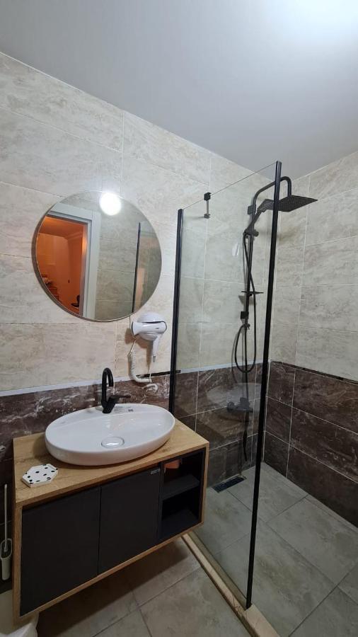 Golden Arrow Suites Istanbul Bagian luar foto
